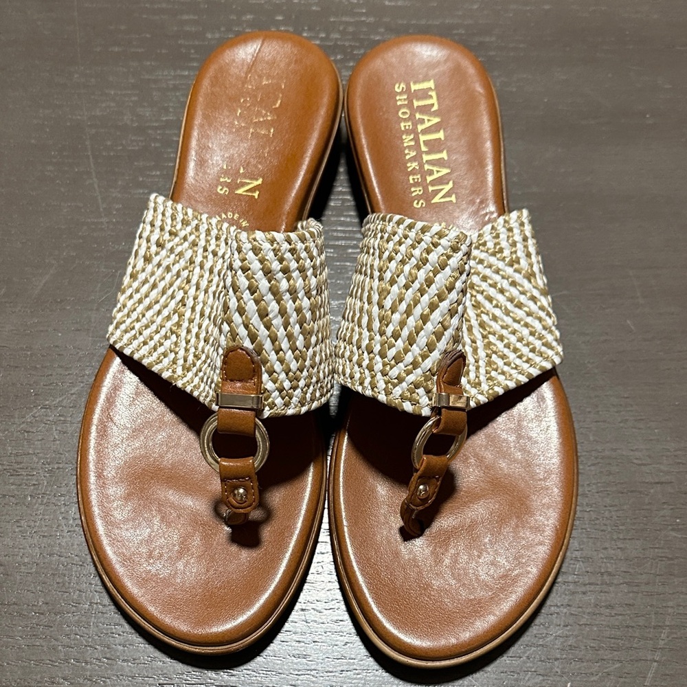 Italian Shoemakers woman’s flip flop sandals, size 9